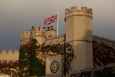 Play suspended through Friday at BMW PGA Championship after death of Queen Elizabeth II in Scotland