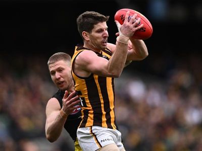Goalkicker Breust extends Hawks contract