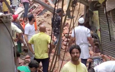 Delhi: 4 persons injured, many feared trapped under debris after building collapse in Azad market area