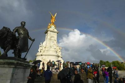 Queen Elizabeth II: Double rainbow over palace shortly after queen's demise 'mesmerizing'