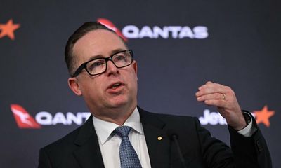 Qantas boss Alan Joyce nets $287k pay rise despite airline’s woes