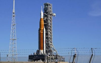 NASA fixing moon rocket leaks, hoping for September launch try