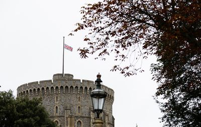 Royal mourning to last until seven days after queen's funeral