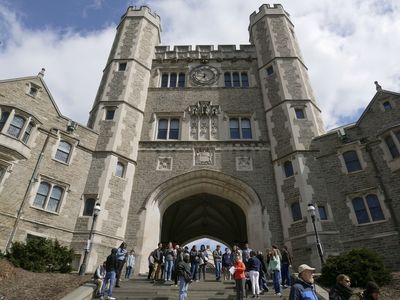 Princeton University will cover costs for students whose families earn below $100K