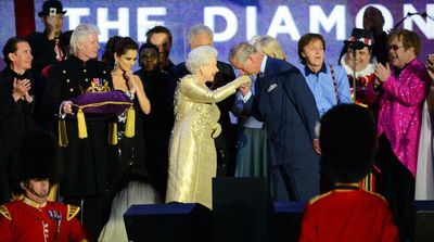 Celebs Bid Fond Farewell to 'Our Greatest Queen'