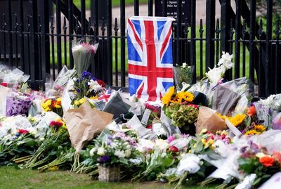 ‘Heartbroken’ members of the public lay flowers at Windsor Castle