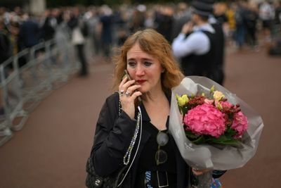 Buckingham Palace becomes shrine for a grieving nation