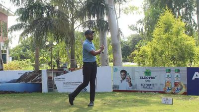 Yuvraj Singh Sandhu races into four-shot lead at J&K Open
