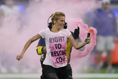 Here’s why there were pink smoke bombs on the field at Bills-Rams