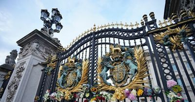 What happens to the flowers left outside Buckingham Palace?