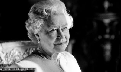 The story behind the portrait of the Queen the palace used to announce her death
