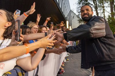 Drake made a hilarious New Balance joke in front of everybody at Nike headquarters and it didn’t seem to go over too well