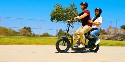 Razor’s affordable EcoSmart scooter can haul groceries and passengers