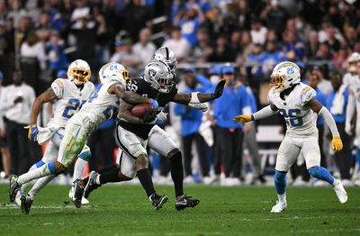 4 defensive keys to a Chargers victory over Raiders in Week 1