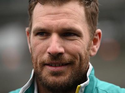 Finch retires from ODIs, to play on in T20