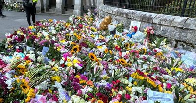 Thousands gather outside royal residences to pay tribute to Queen Elizabeth