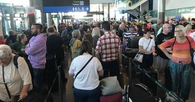 Aer Lingus passengers faced with chaotic queues as 'IT issue' prevents any check-ins