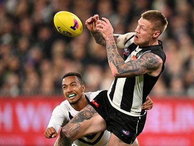 Magpies charge past Freo into AFL prelim