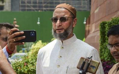 India needs weak PM and 'khichdi' govt, says Owaisi