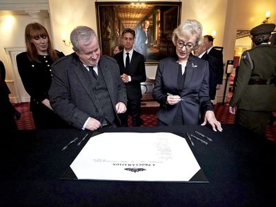 Ian Blackford seems to step on Angela Rayner’s foot at Royal proclamation