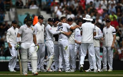 Robinson strikes as South Africa all out for 118 in third Test