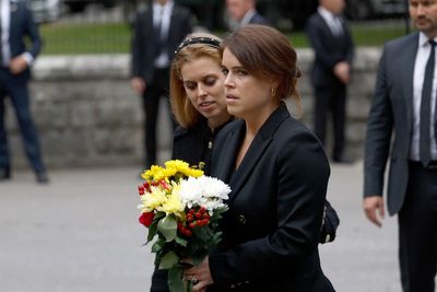 Duke of York thanks public as Princess Eugenie sheds a tear reading tributes - OLD