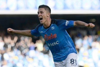 Raspadori strikes late against Spezia to fire Napoli top