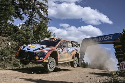 Neuville grabs Acropolis lead as rivals' hopes reduced to ruins