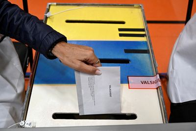 Swedish right opposition inches ahead in election cliff-hanger