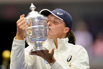 Iga Swiatek claims second grand slam title of the season with US Open victory over Ons Jabeur