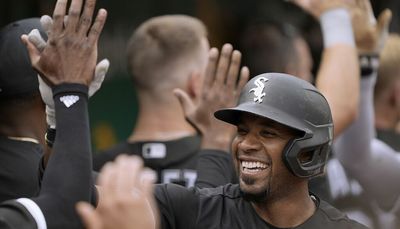 White Sox pound out 20 hits, rout Athletics