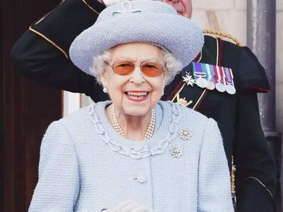 Queen Elizabeth II- Fashion world pays its tribute