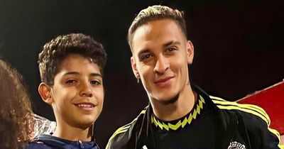 Antony poses for picture with "idol" Cristiano Ronaldo's son in Man Utd academy visit