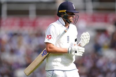 England lead by 40 after being bowled out for 158 in third Test