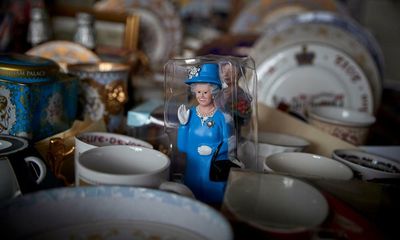 Surge in online sales of royal memorabilia as manufacturers phase out Queen items