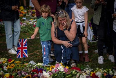 AP PHOTOS: Mourners and royals grieve Queen Elizabeth II