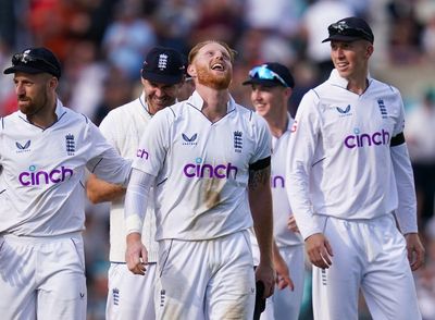 England seamers find swing to put South Africa in trouble at tea
