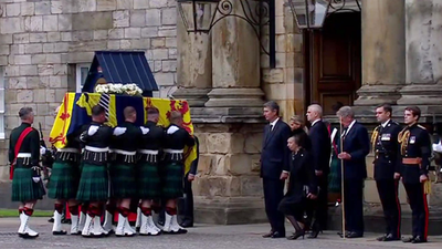 Royals watch on as Queen’s coffin carried into Holyroodhouse