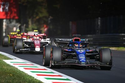 De Vries reprimanded for "erratic driving" incident at Italian GP