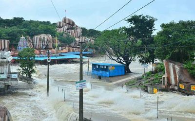 Heavy inflows to Singur, temple shut