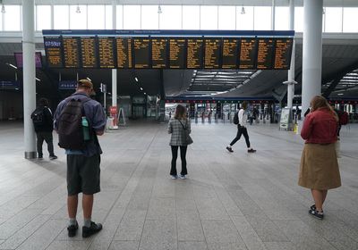 Impromptu musical duet creates ‘uplifting’ atmosphere in London station