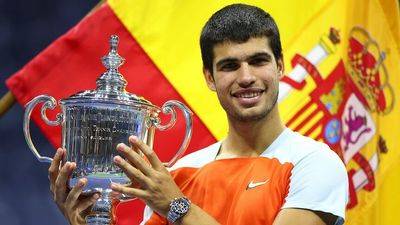 Carlos Alcaraz beats Casper Ruud to win US Open final and become youngest ever world number one