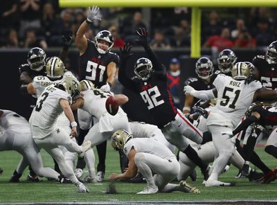 Saints score 17 straight points in 4th quarter, stun Falcons