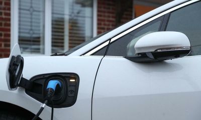 Housebuilders ‘lobbied against plan for electric car chargers in new homes in England’