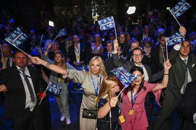 Swedish right wing takes slim election lead on far-right gains