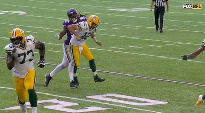 Aaron Rodgers tried so hard to shake off a big hit by Vikings LB Za’Darius Smith