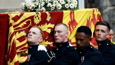 What you can and can't do when paying respect to Queen Elizabeth II as she lies in state