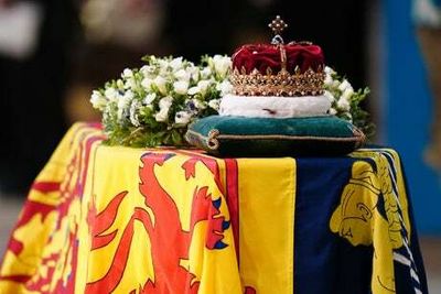 Death of Queen Elizabeth latest: First members of the public pay their respects at St Giles’ Cathedral