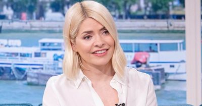 Holly Willoughby brings her children to pay respects to the Queen at Buckingham Palace