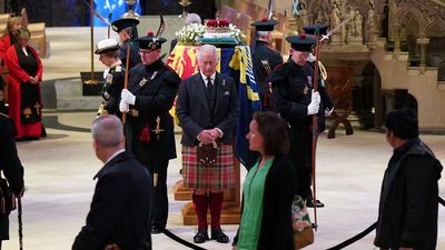 Royal family pays tribute to the queen at St Giles's cathedral in Edinburgh
